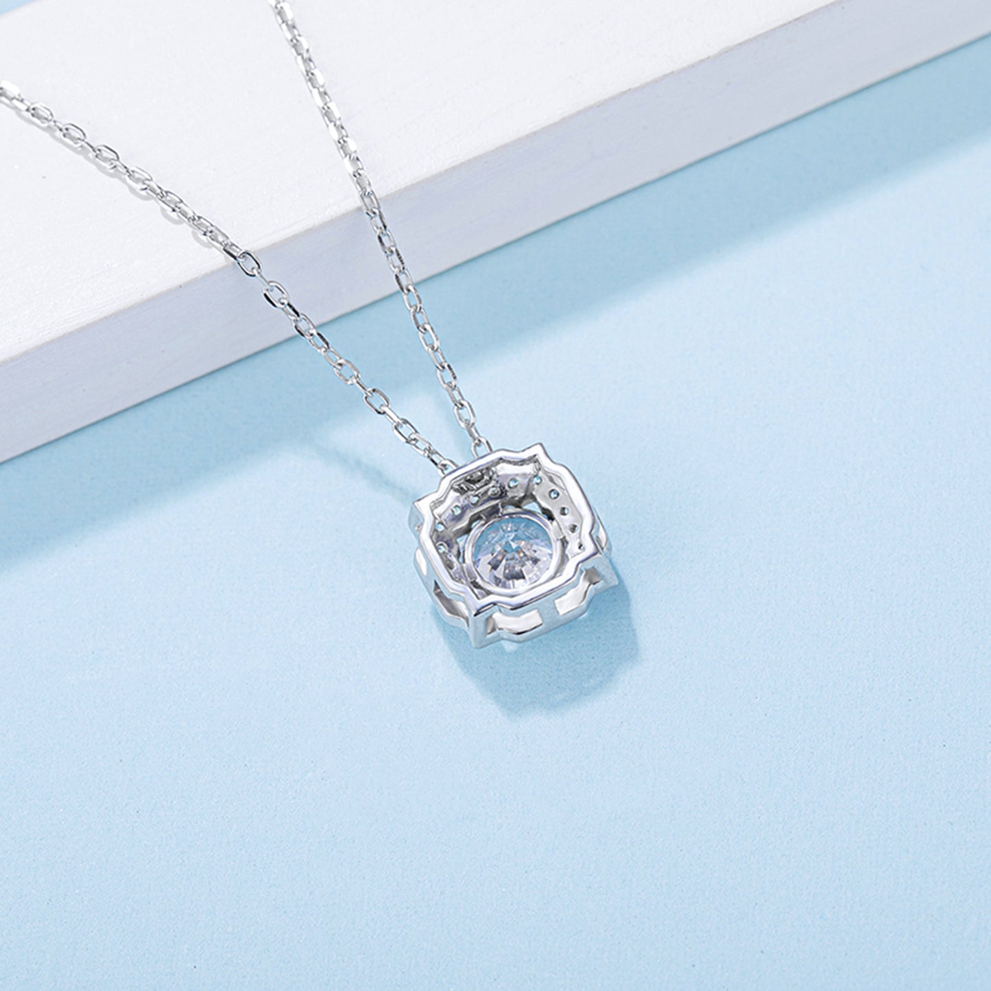 Timeless Beauty: Glamorous Moissanite Pendant in S925 Silver(GZMSYP-O33A)