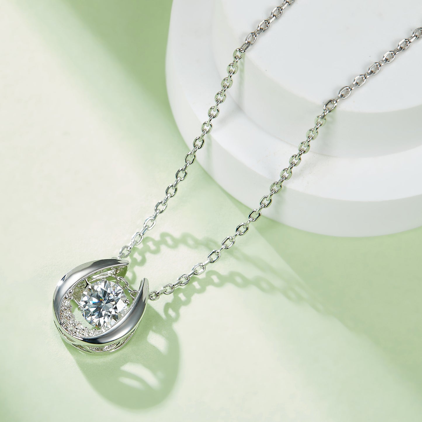 Whirling Radiance: Moissanite Necklace with Round Cut(GZMSYP-OLDF)