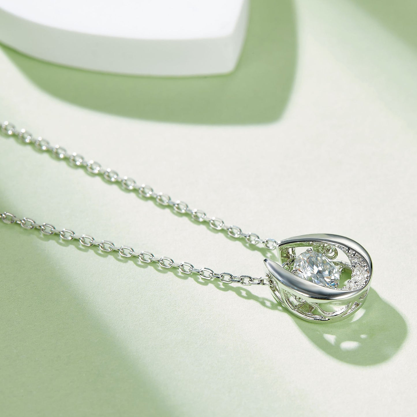 Whirling Radiance: Moissanite Necklace with Round Cut(GZMSYP-OLDF)