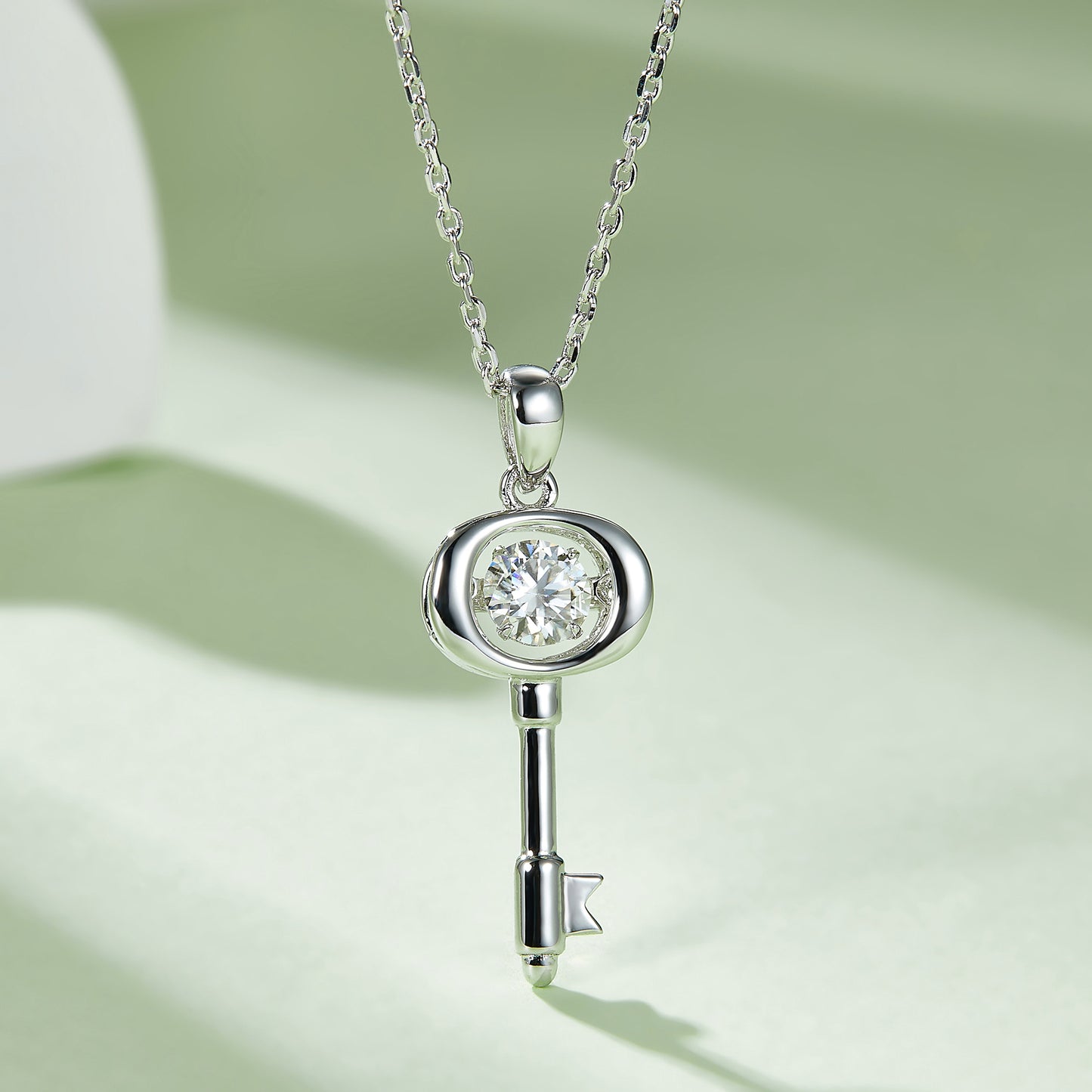 Moissanite pendant with rotating brilliance on a silver chain(GZMSYP-OLDI)