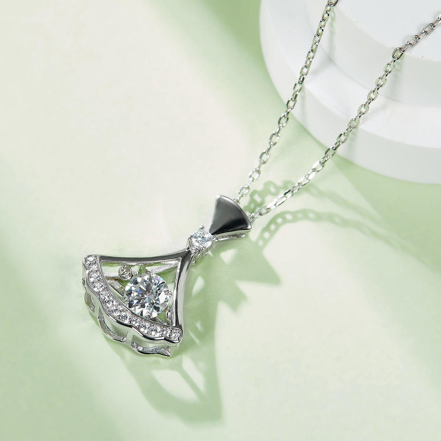 Necklace with Moissanite Spin to Mesmerize in Motion(GZMSYP-OLDM)