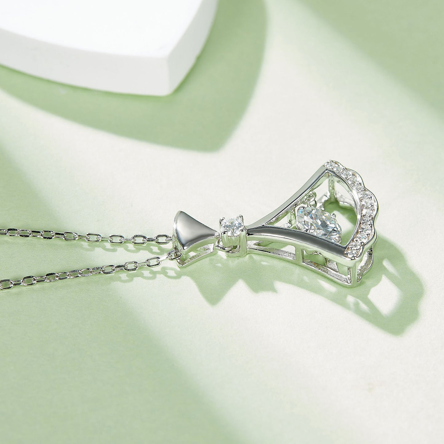 Necklace with Moissanite Spin to Mesmerize in Motion(GZMSYP-OLDM)