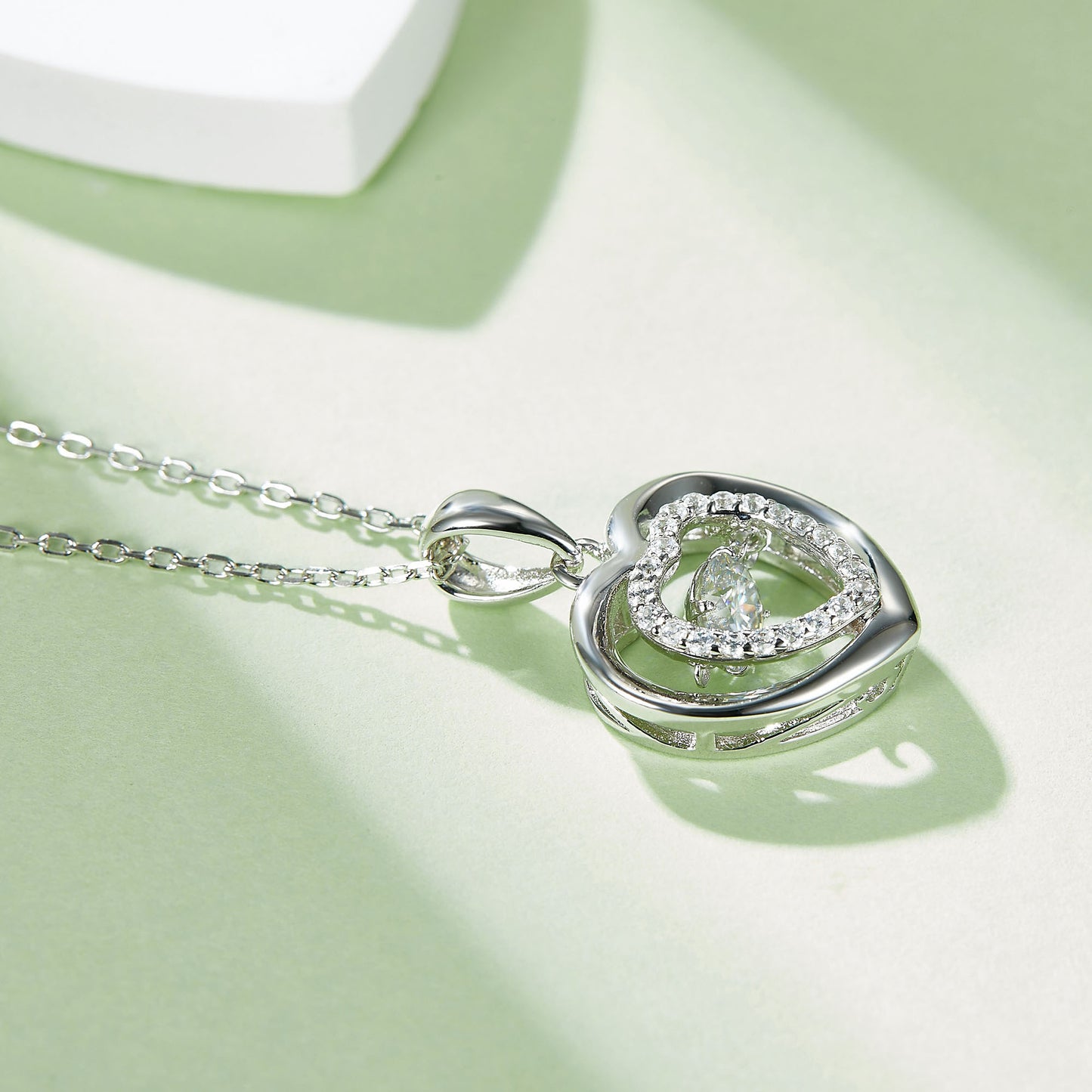 Movable Moissanite Pendant: Twist for Brilliance(GZMSYP-OLDN)