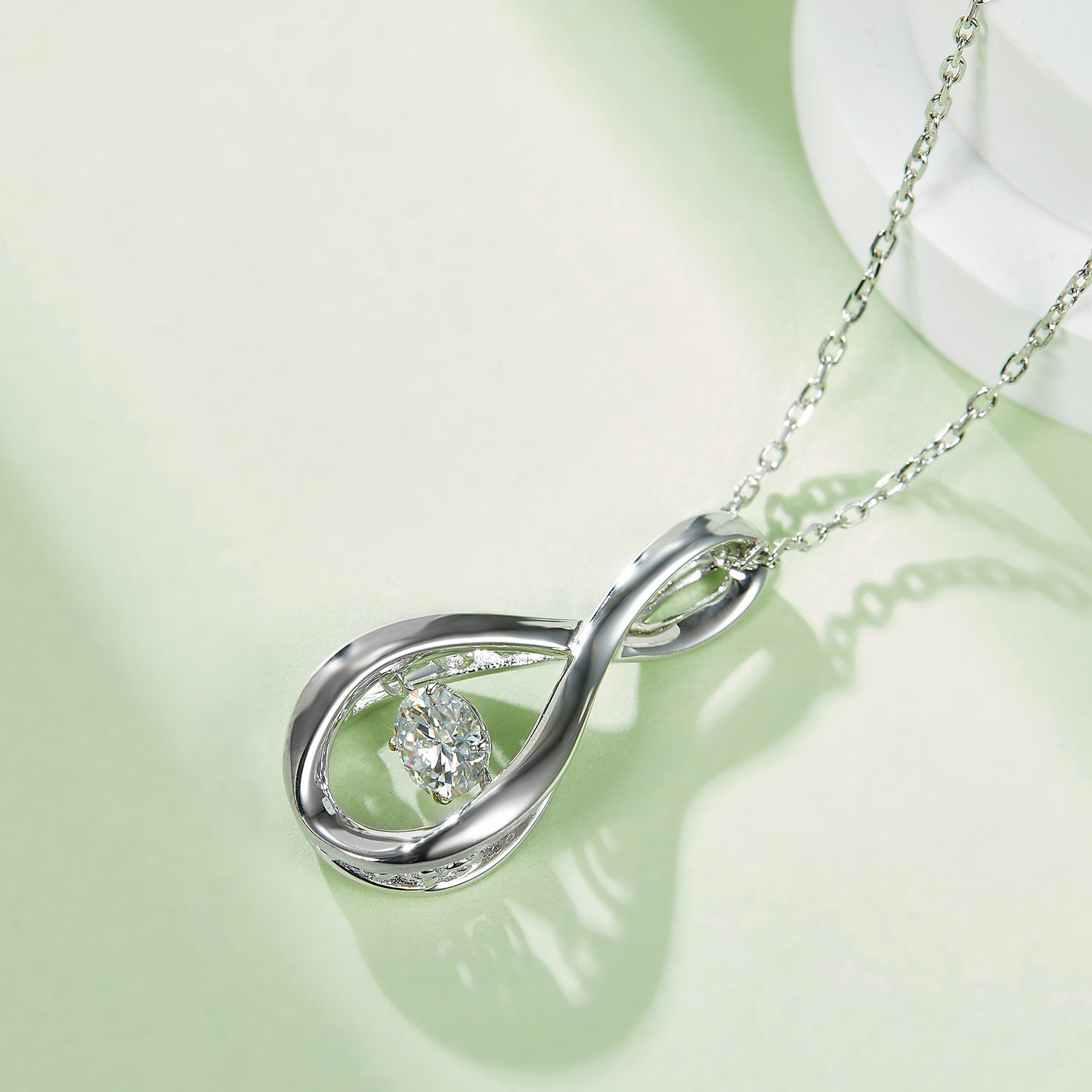 Necklace with Round Cut Moissanite That Spins and Sparkles(GZMSYP-OLDO)