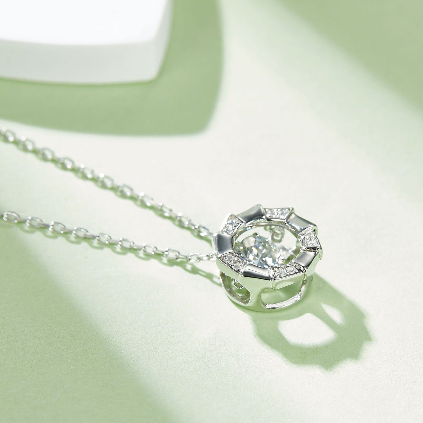 Rotatable Moissanite Necklace: Spinning Beauty(GZMSYP-OLDR)