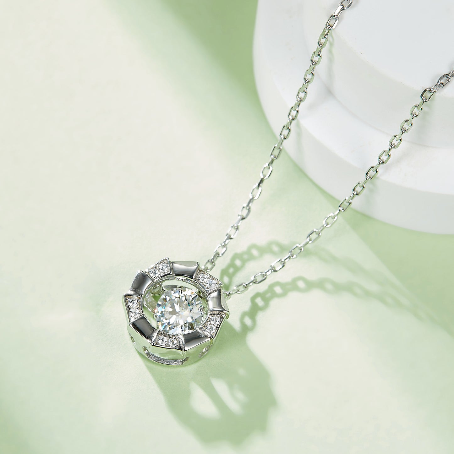 Rotatable Moissanite Necklace: Spinning Beauty(GZMSYP-OLDR)