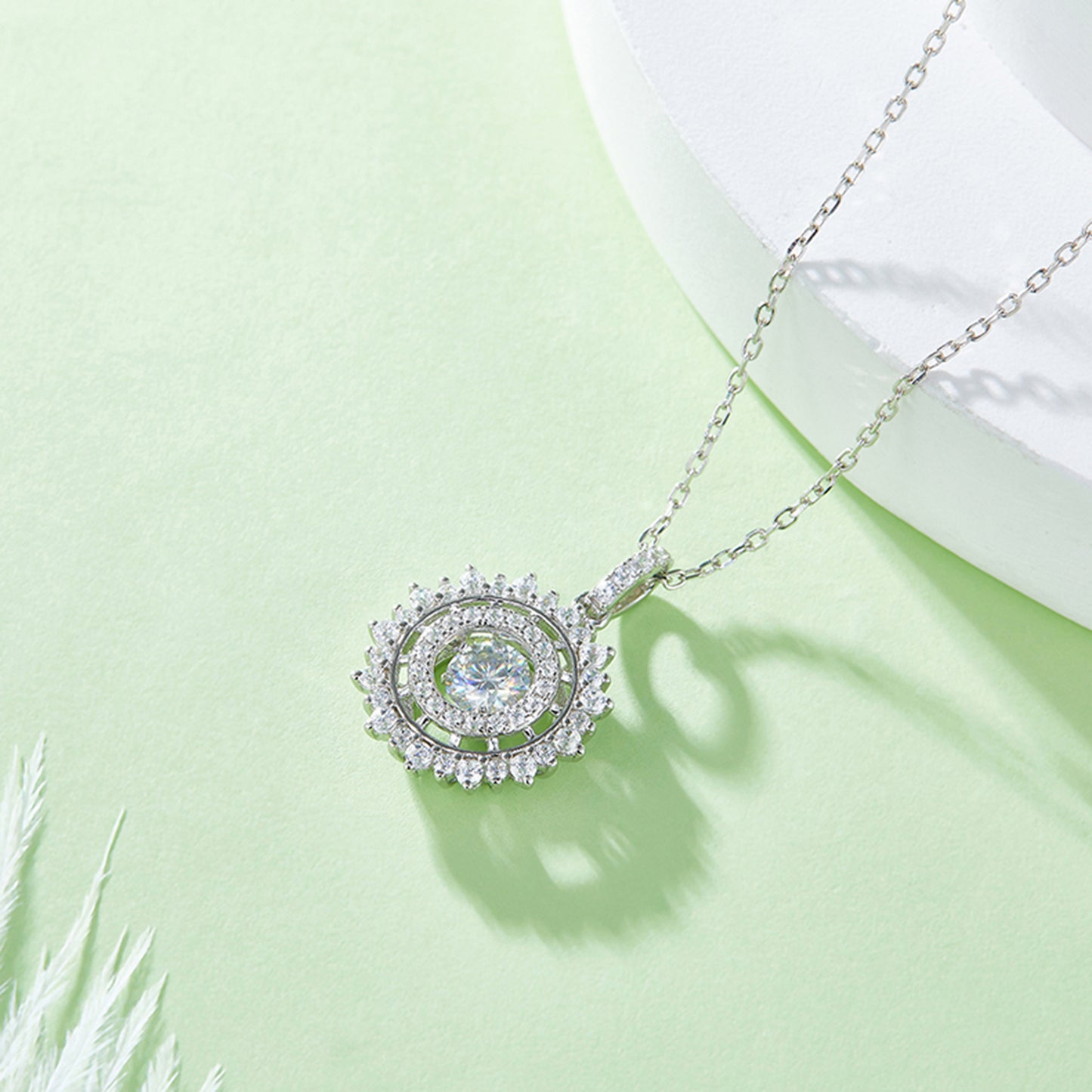 Spin Moissanite Pendant on Silver Chain: 360° Elegance（GZMSYP-OLDU)