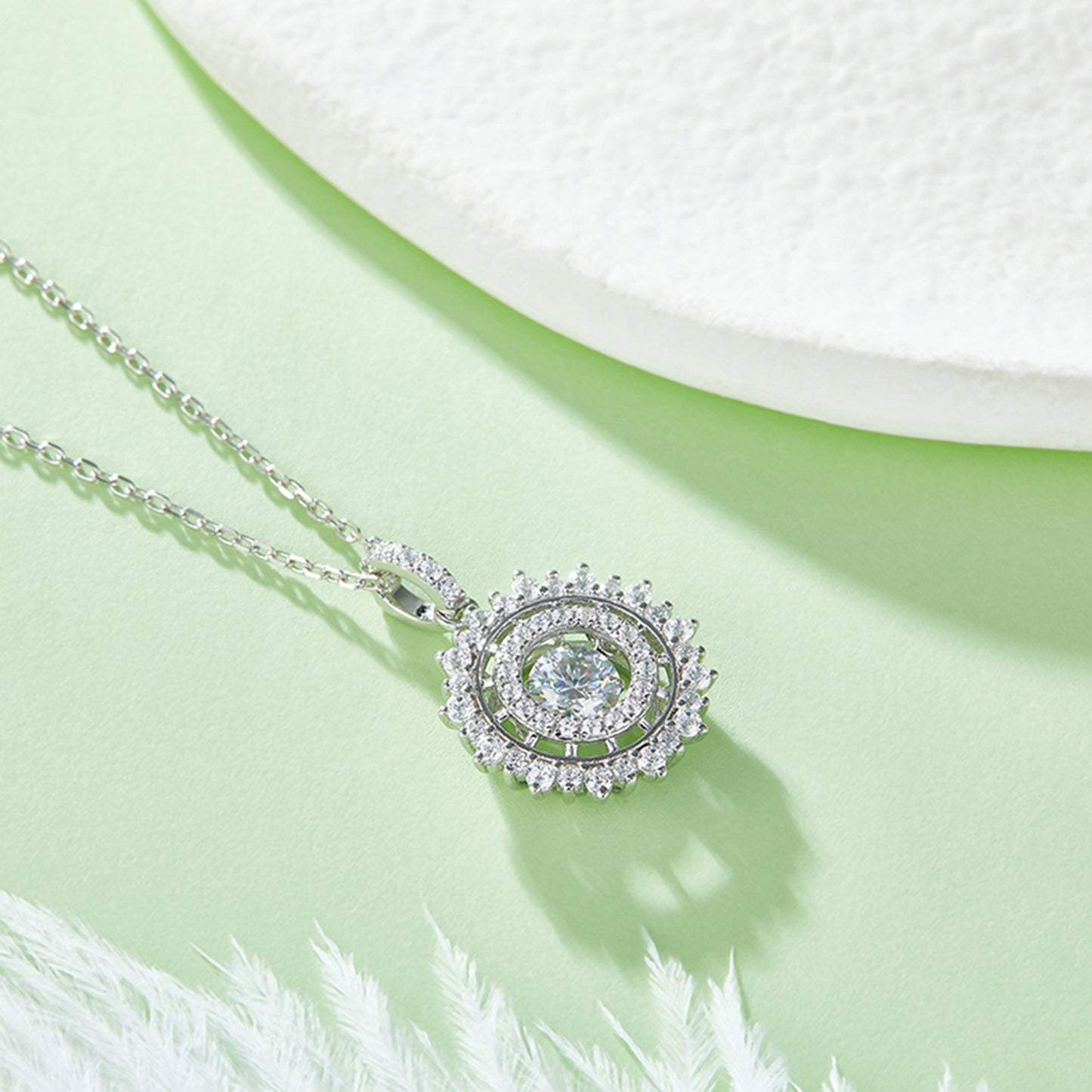 Spin Moissanite Pendant on Silver Chain: 360° Elegance（GZMSYP-OLDU)