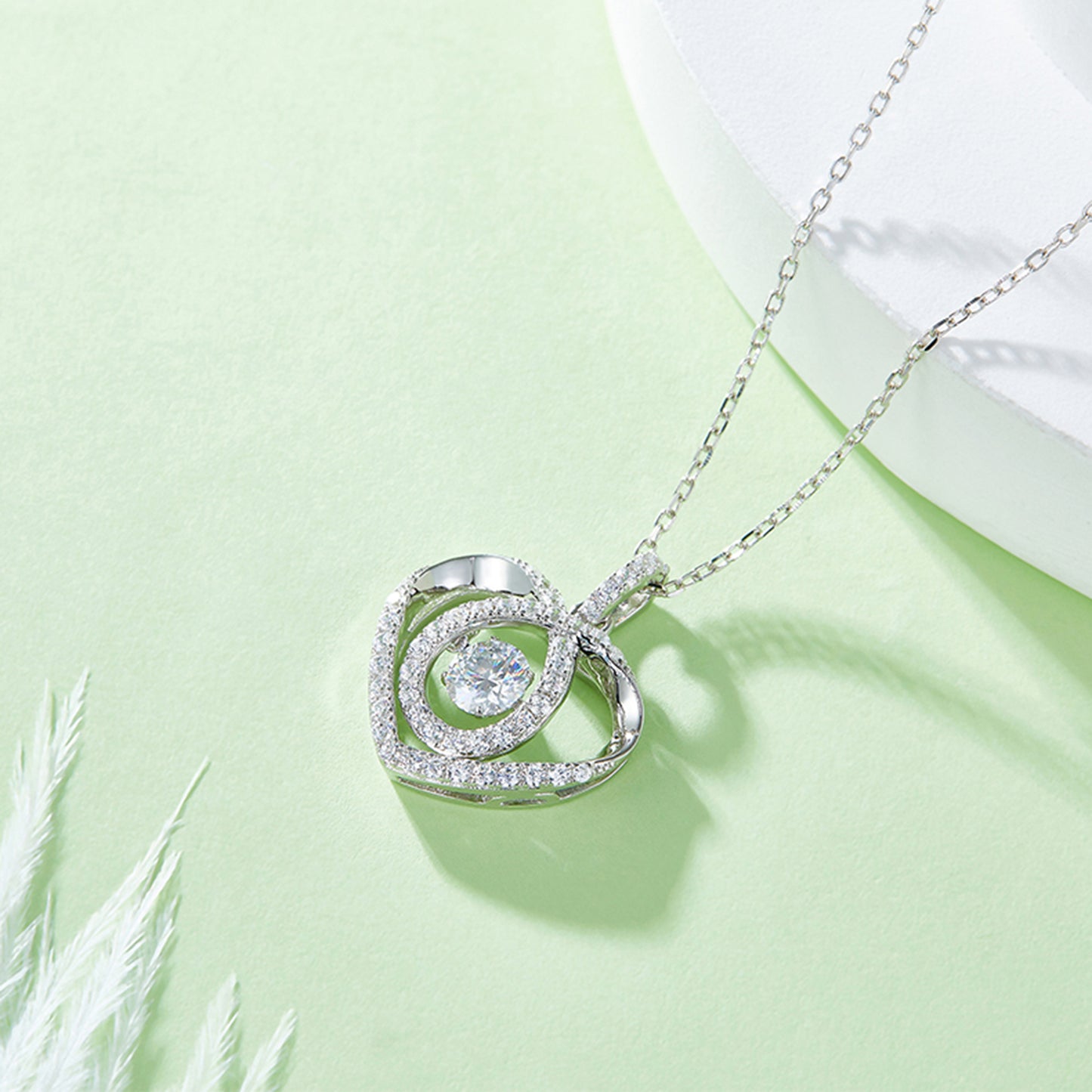 Moissanite pendant with rotating brilliance on a silver chain(GZMSYP-OLDW)