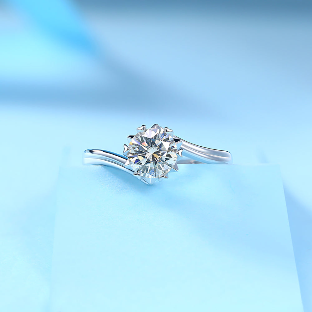 Women's Stunning Simplicity: 1ct 6.5MM Moissanite Solitaire in Sterling Silver(GZJZ-R10722-6.5MM)